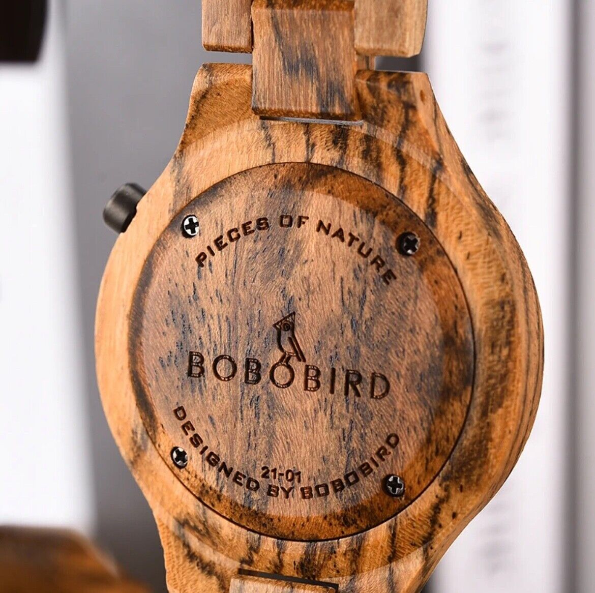 Bobo Bird Holz Design Quarzuhr T26 - Sehr Leicht und angenehm zu tragen.